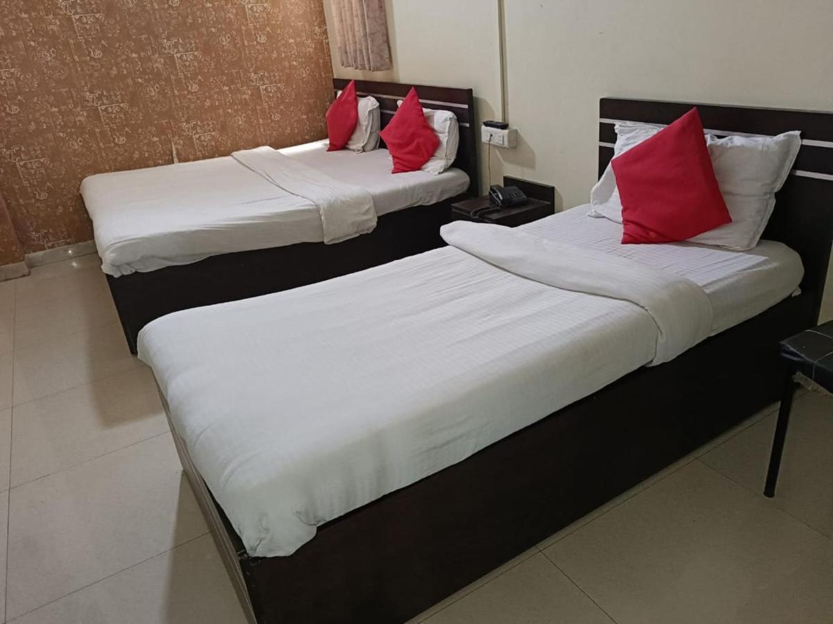 Hotel Mahati Индор Екстериор снимка