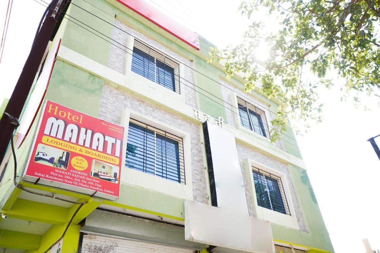 Hotel Mahati Индор Екстериор снимка